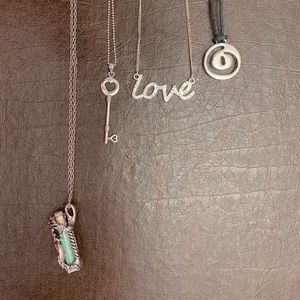 Bundle of 4 necklaces